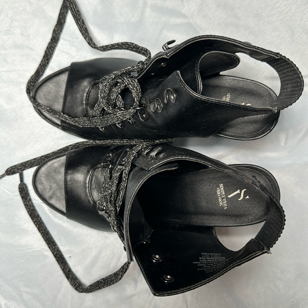 Black Vera Wang Heel